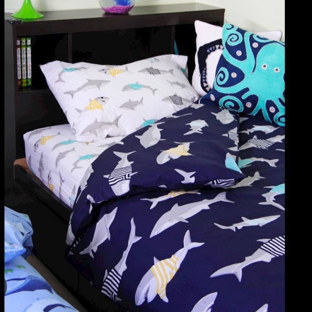 PBK Queen Shark sheet set w/ DUVET AND MATCHING SHAMS
